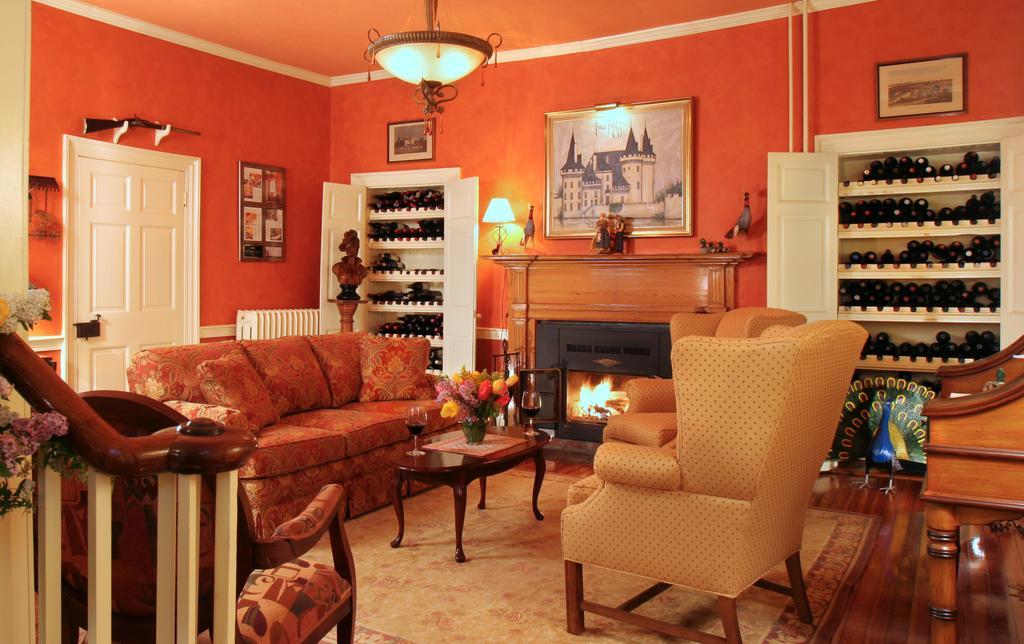 L'Auberge Provencale Inn & Restaurant Boyce ภายนอก รูปภาพ
