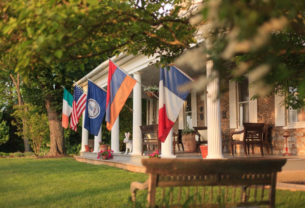 L'Auberge Provencale Inn & Restaurant Boyce ภายนอก รูปภาพ