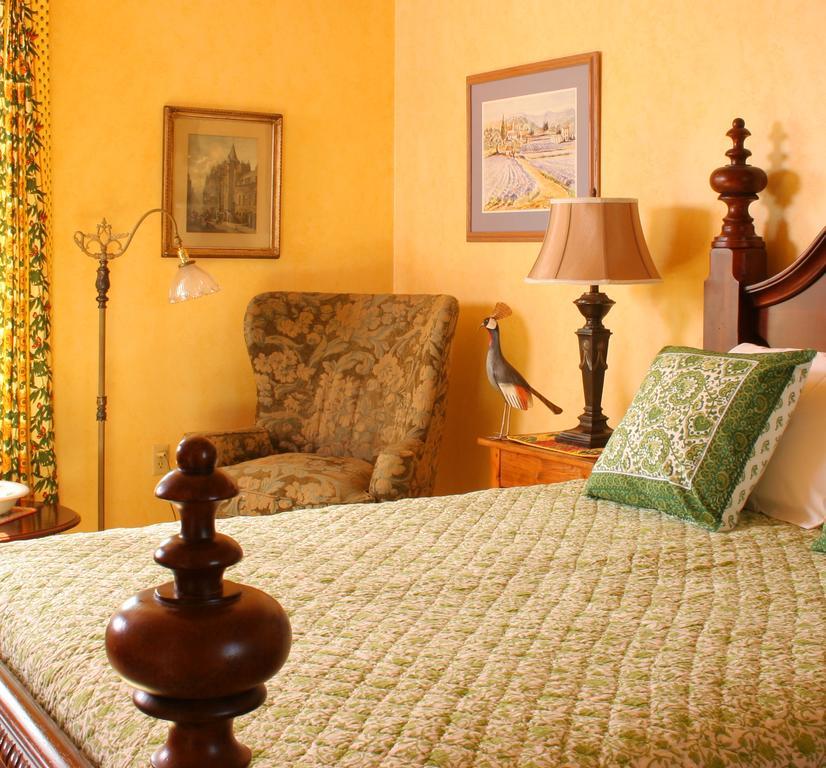 L'Auberge Provencale Inn & Restaurant Boyce ภายนอก รูปภาพ