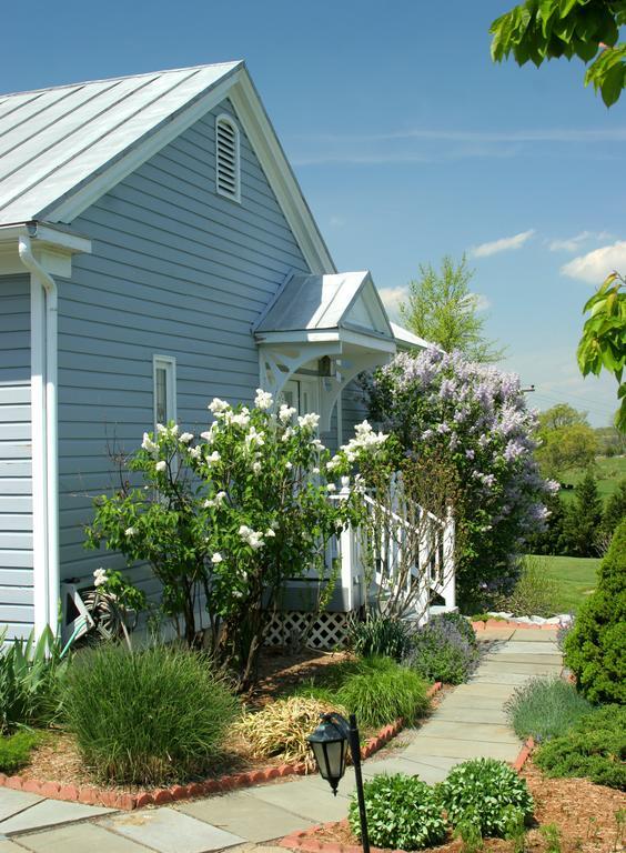 L'Auberge Provencale Inn & Restaurant Boyce ภายนอก รูปภาพ