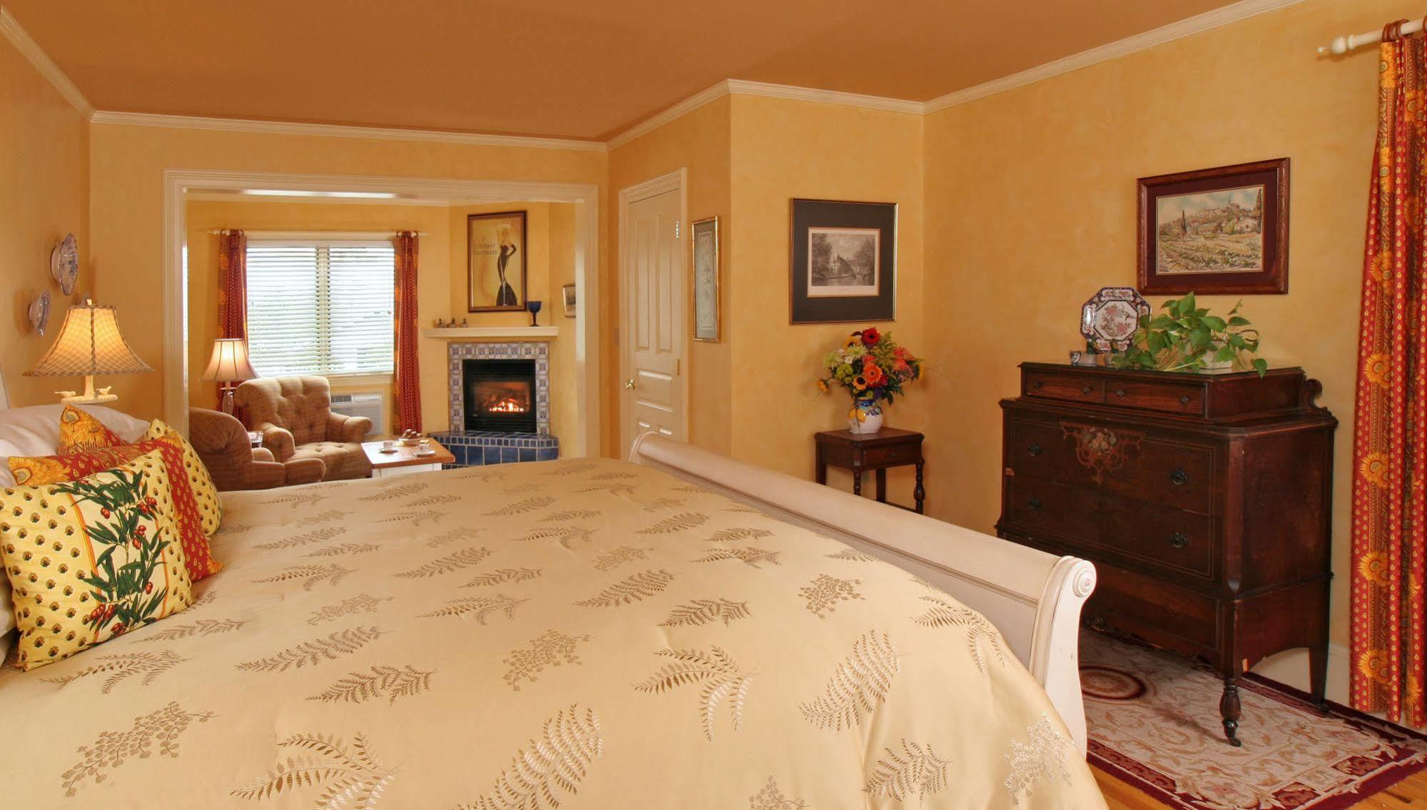 L'Auberge Provencale Inn & Restaurant Boyce ภายนอก รูปภาพ