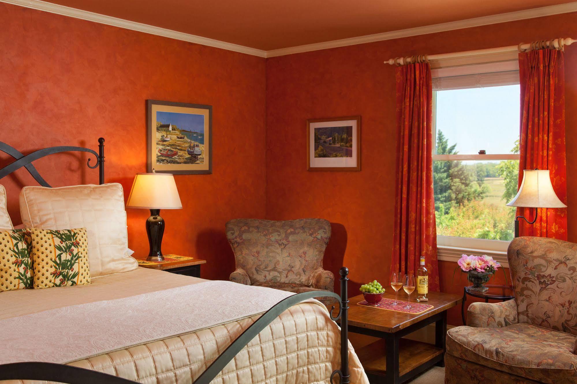 L'Auberge Provencale Inn & Restaurant Boyce ภายนอก รูปภาพ