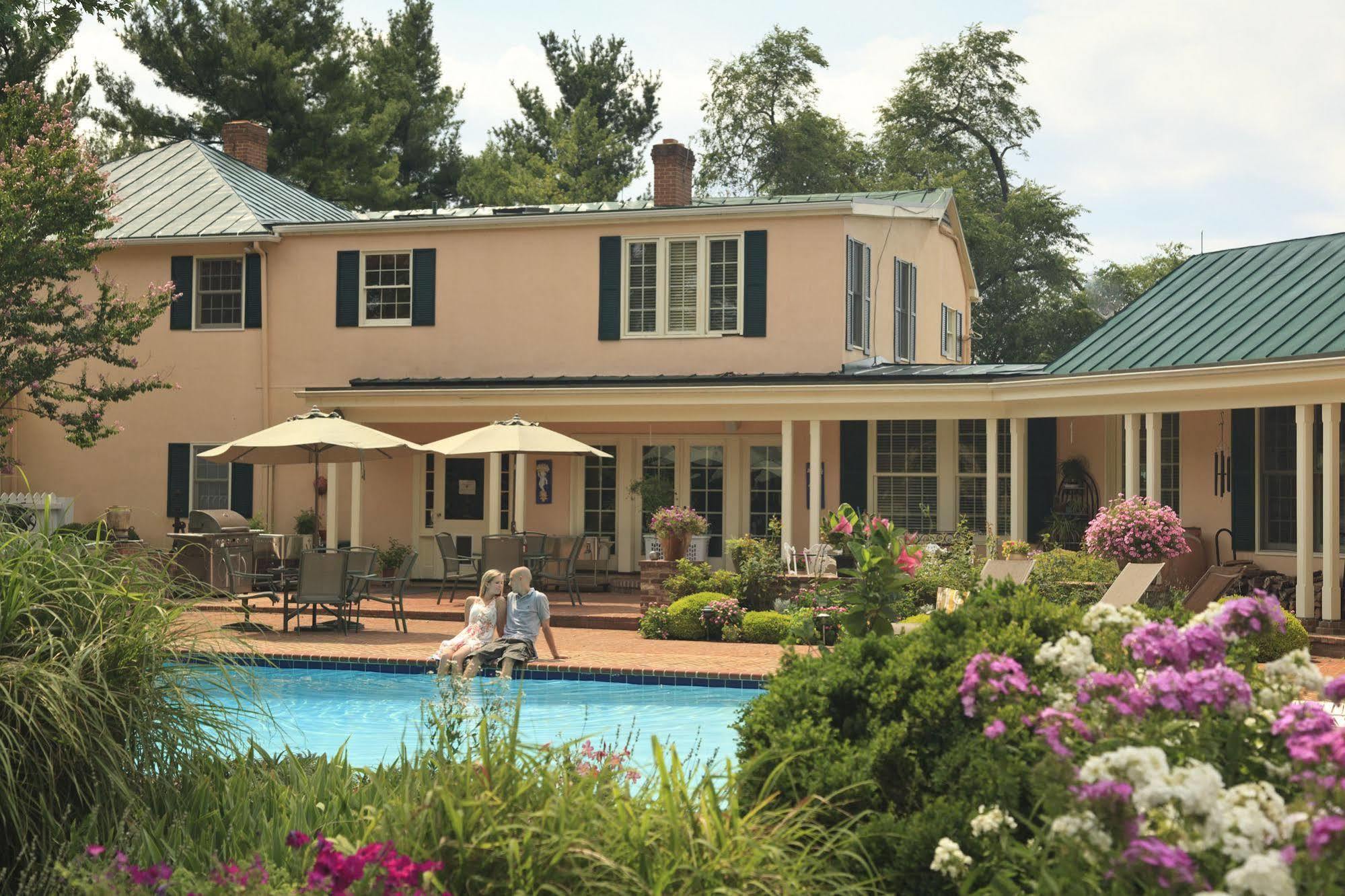 L'Auberge Provencale Inn & Restaurant Boyce ภายนอก รูปภาพ