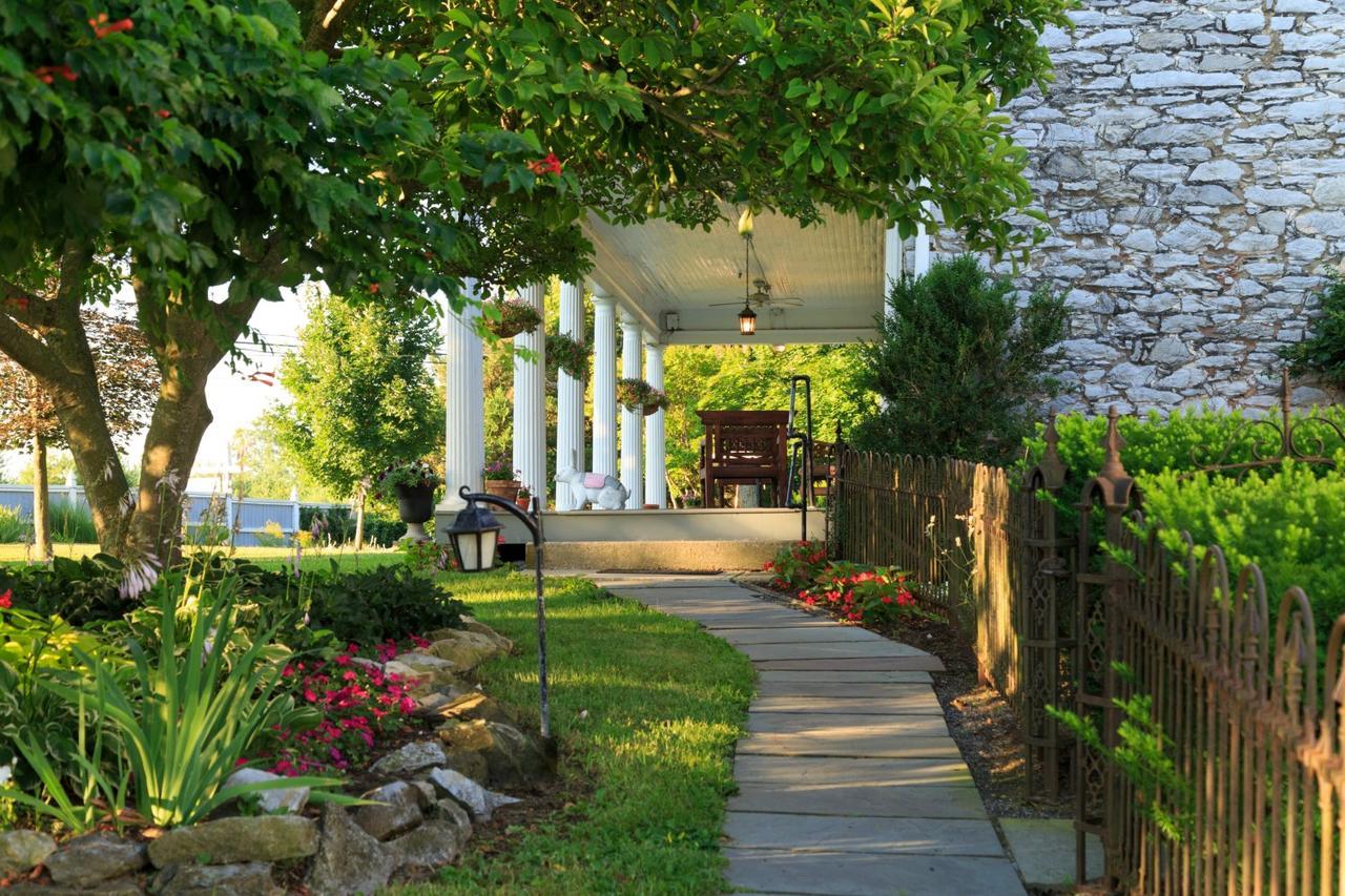 L'Auberge Provencale Inn & Restaurant Boyce ภายนอก รูปภาพ