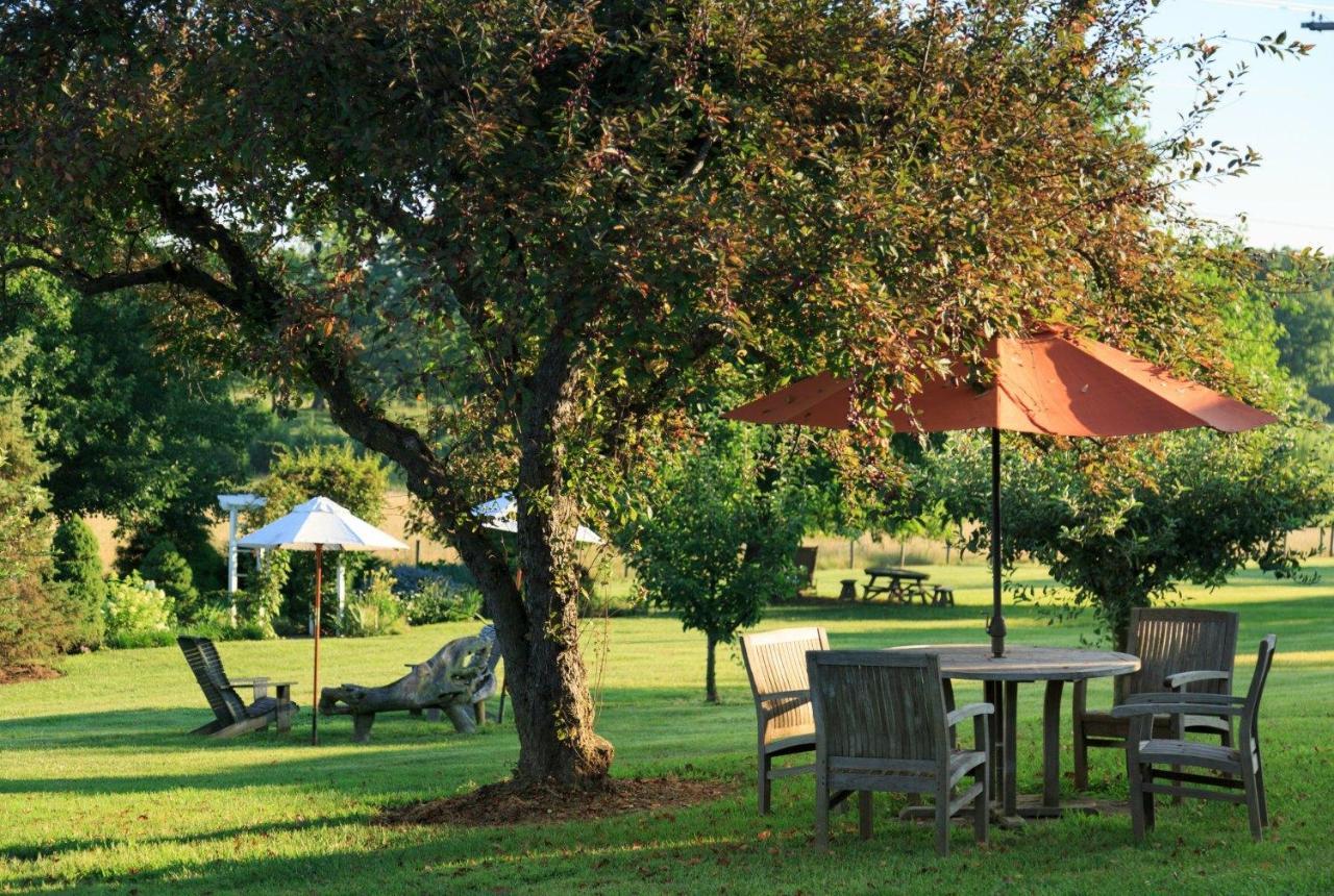 L'Auberge Provencale Inn & Restaurant Boyce ภายนอก รูปภาพ
